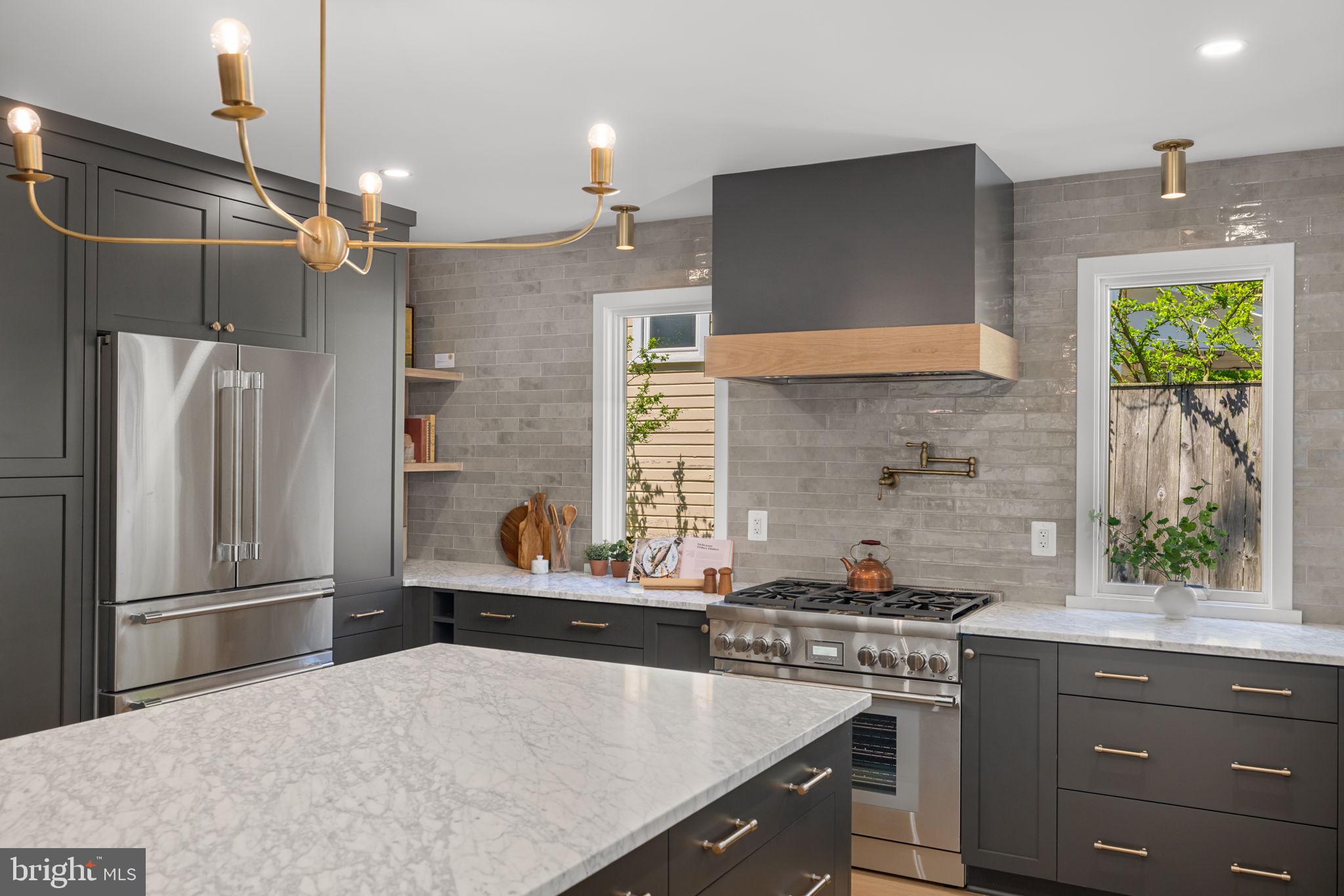 25 W WYATT AVENUE