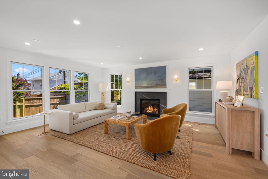 25 W WYATT AVENUE