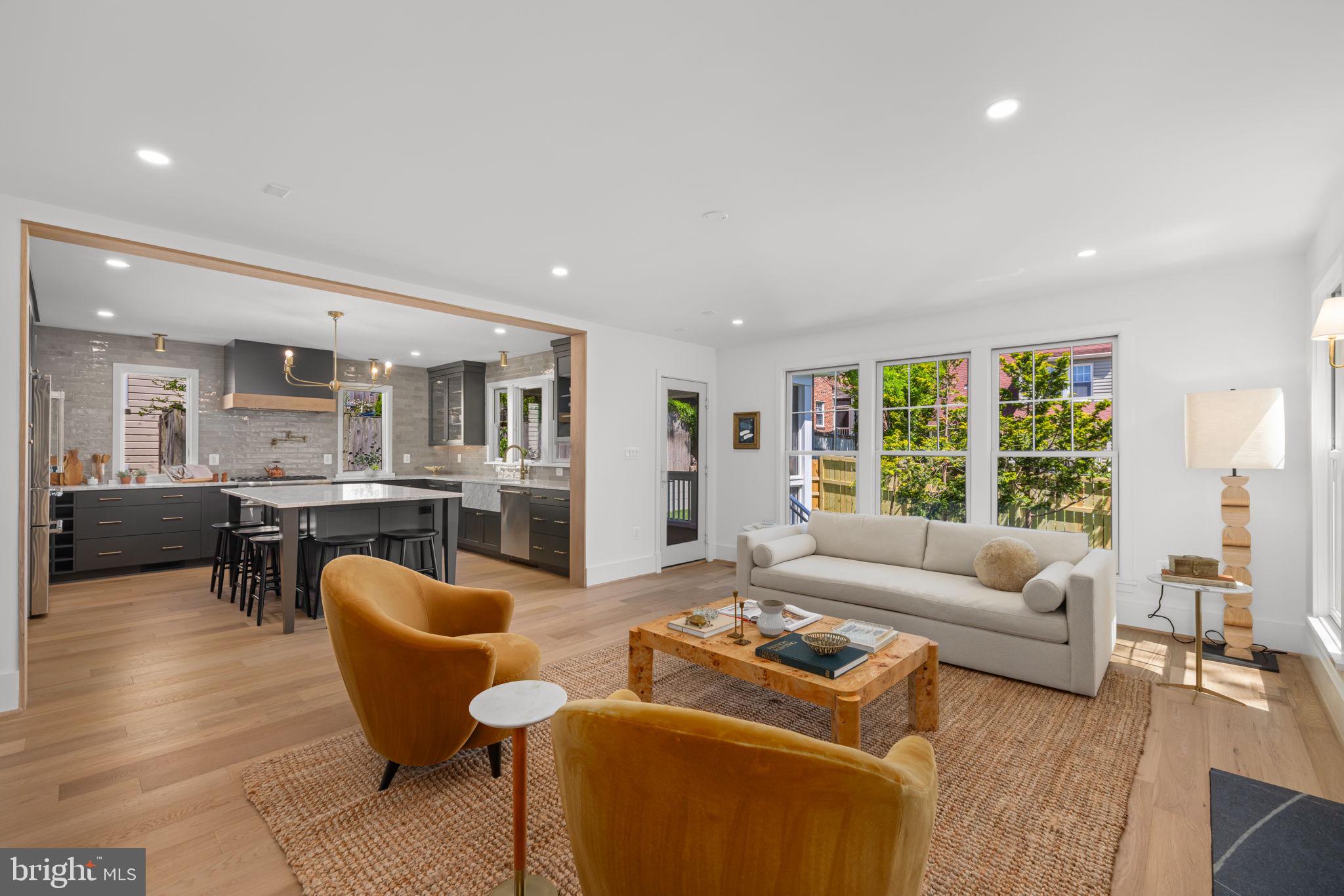 25 W WYATT AVENUE