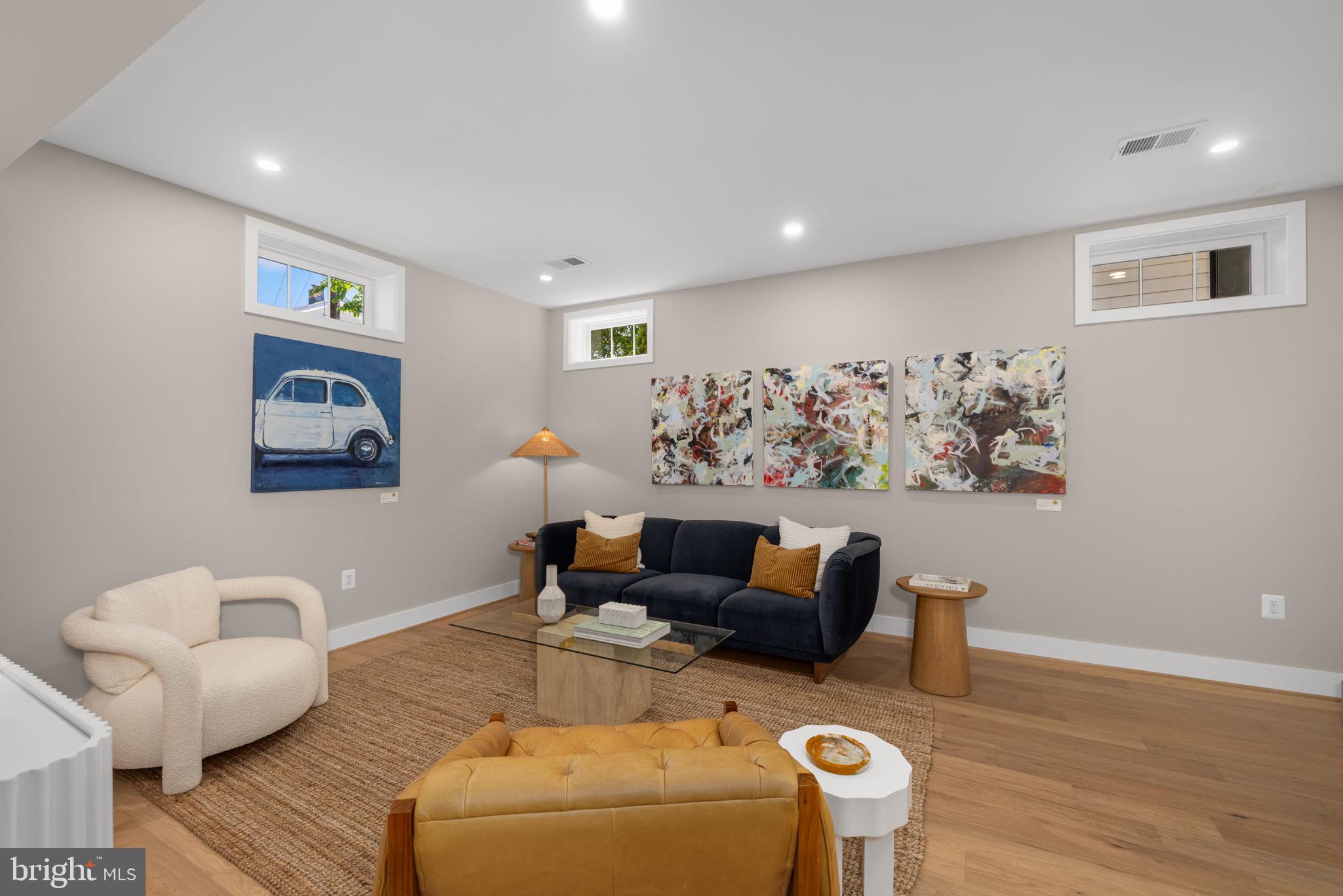 25 W WYATT AVENUE