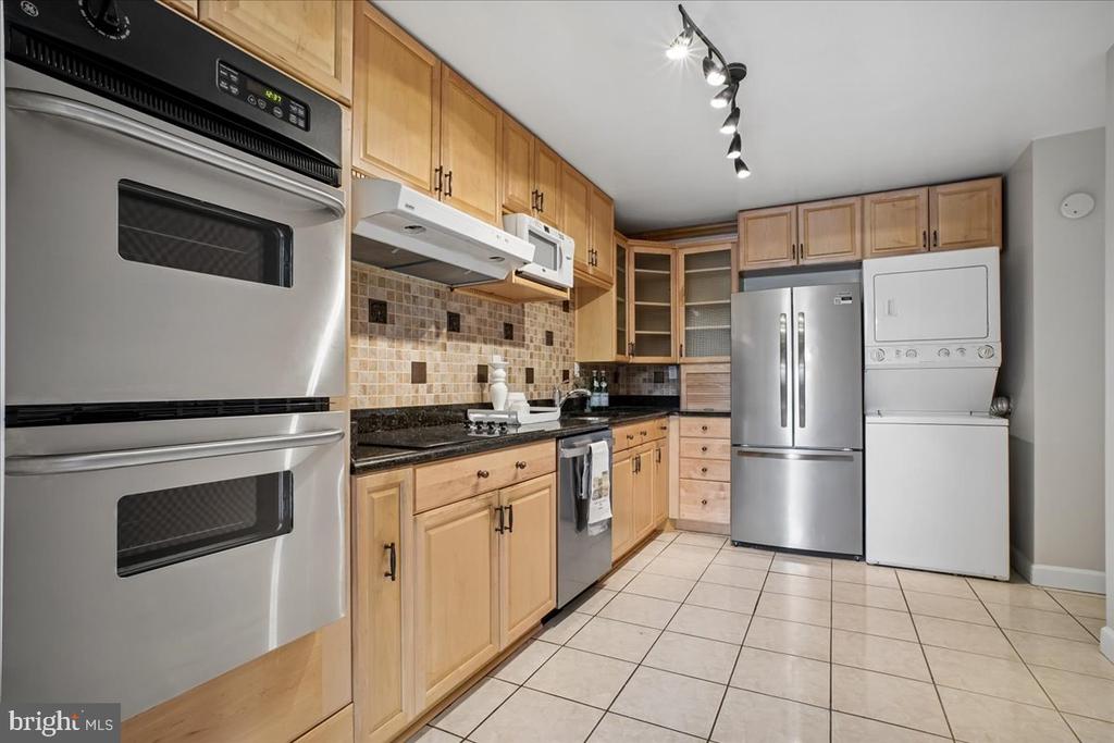 307 YOAKUM PARKWAY 407