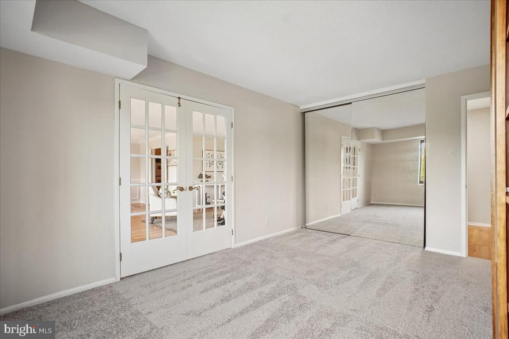 307 YOAKUM PARKWAY 407