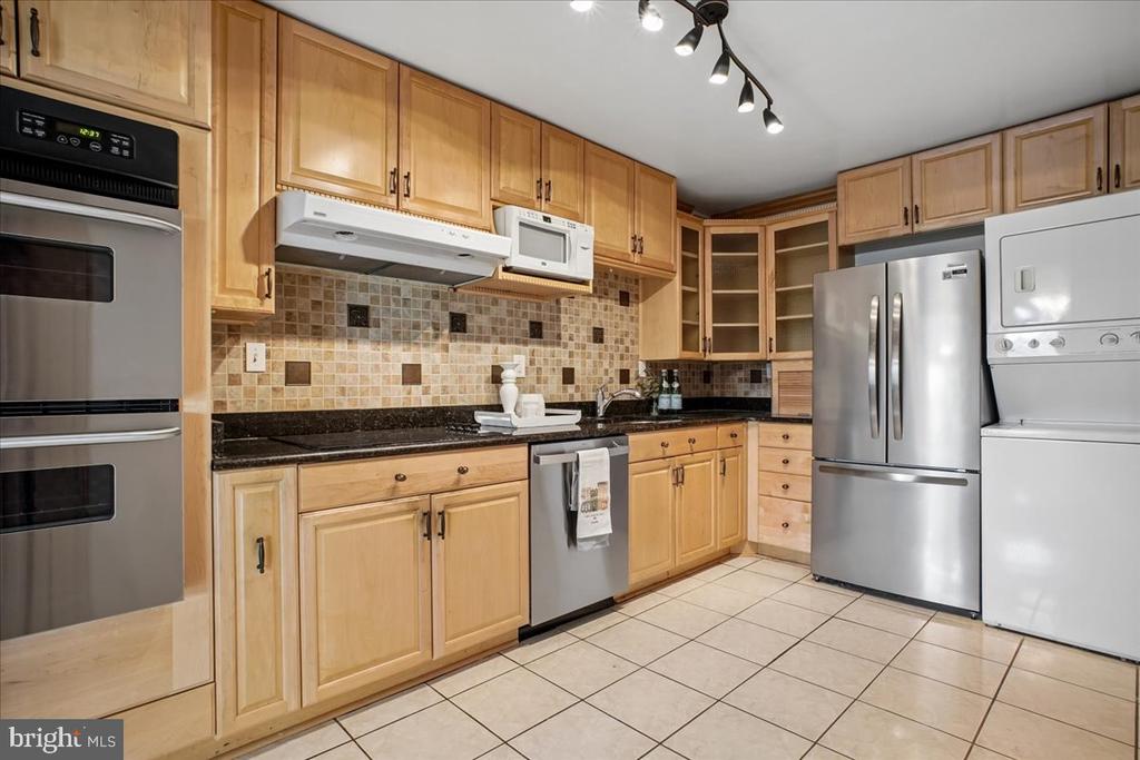 307 YOAKUM PARKWAY 407