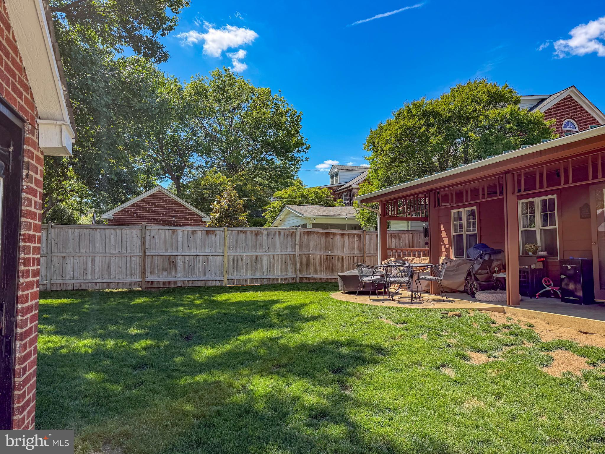 10 W OAK STREET