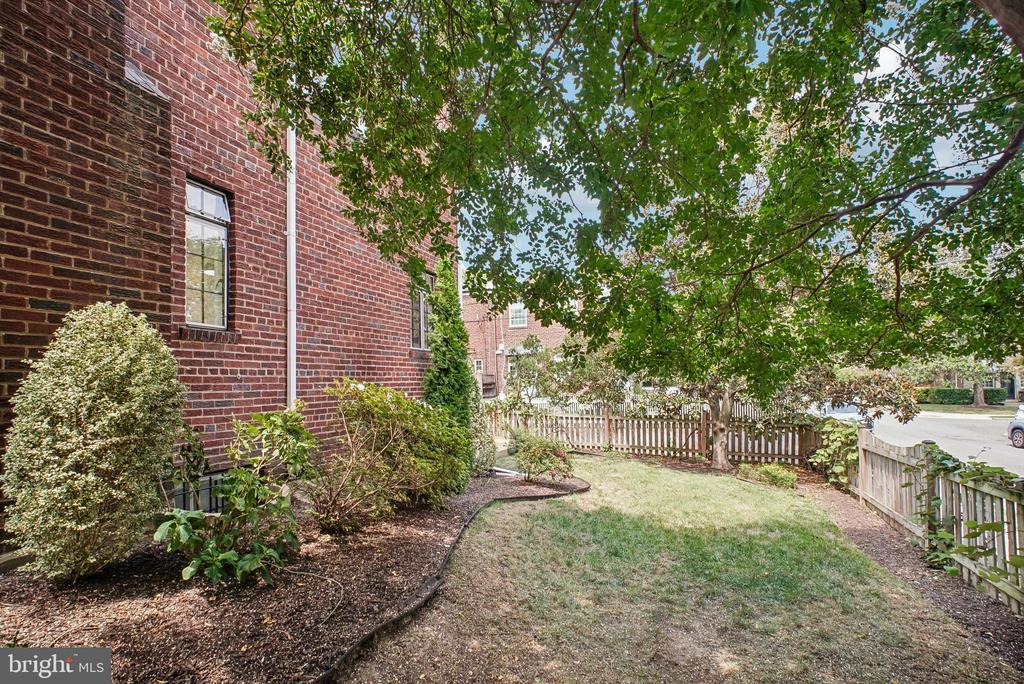 801 CHETWORTH PLACE