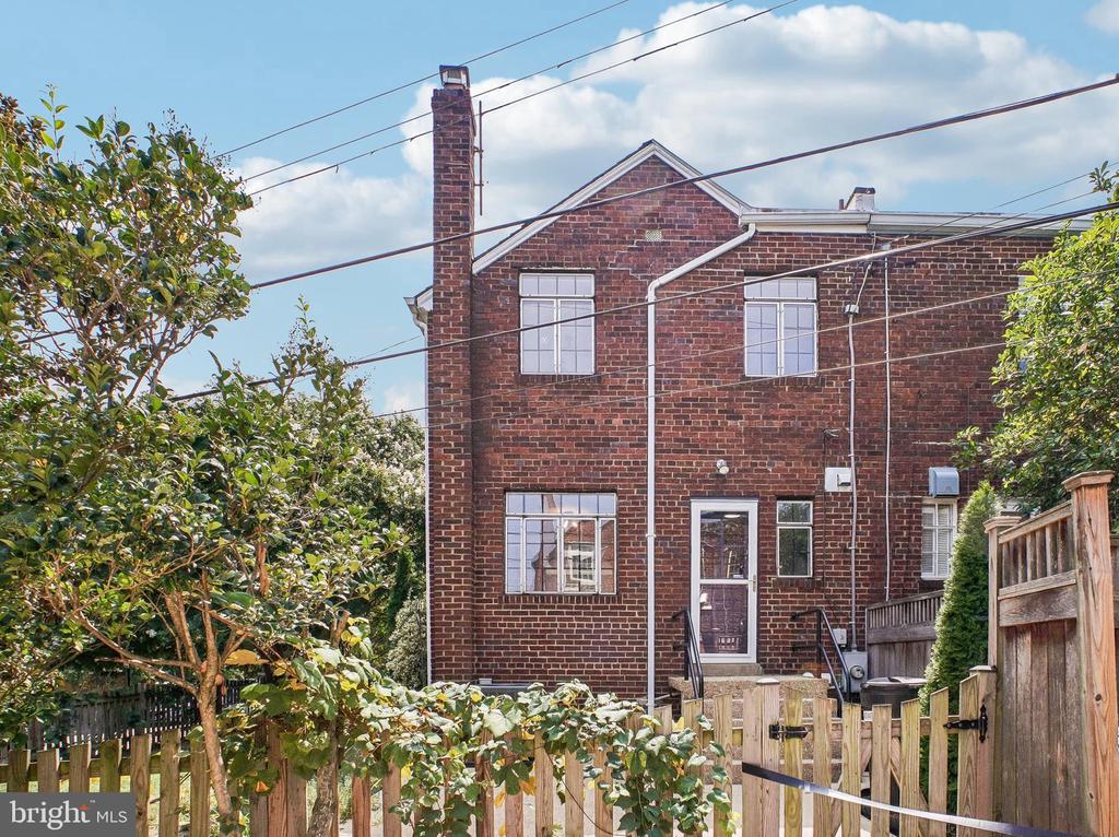 801 CHETWORTH PLACE