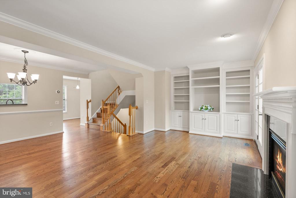 917 ROLFE PLACE