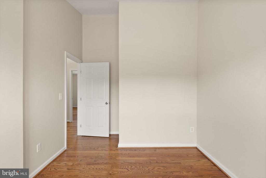 917 ROLFE PLACE