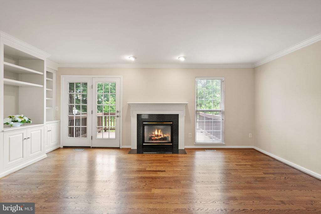 917 ROLFE PLACE