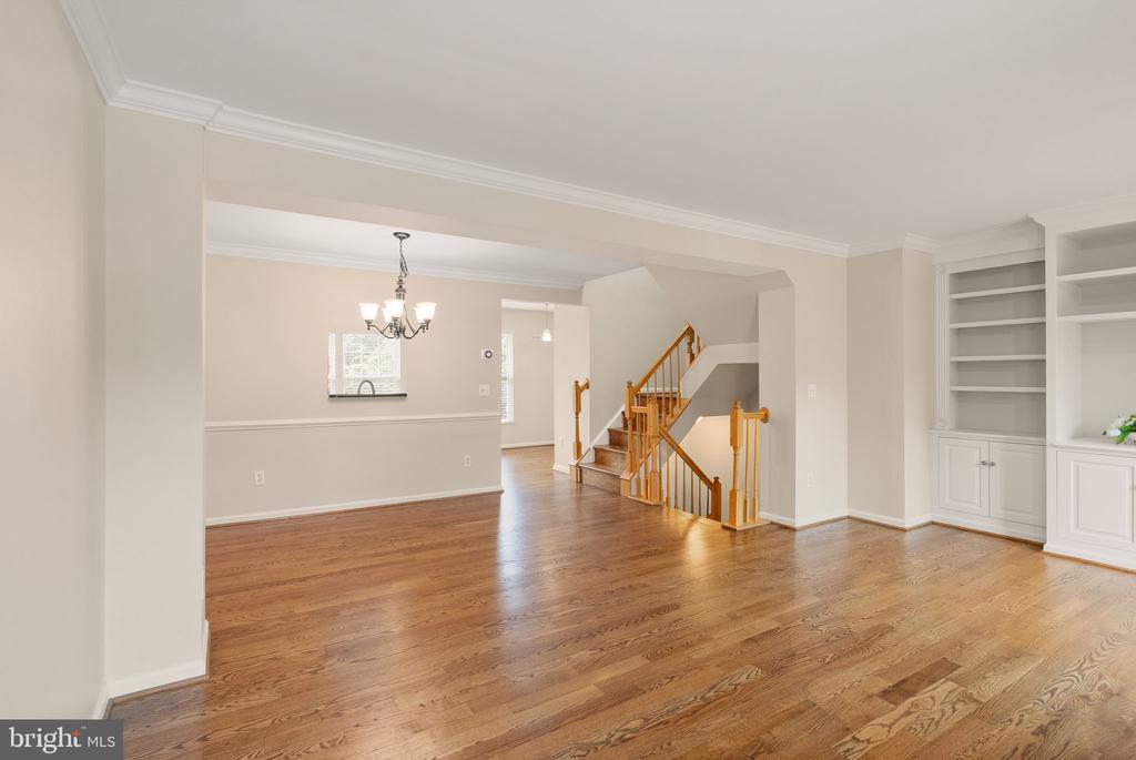 917 ROLFE PLACE