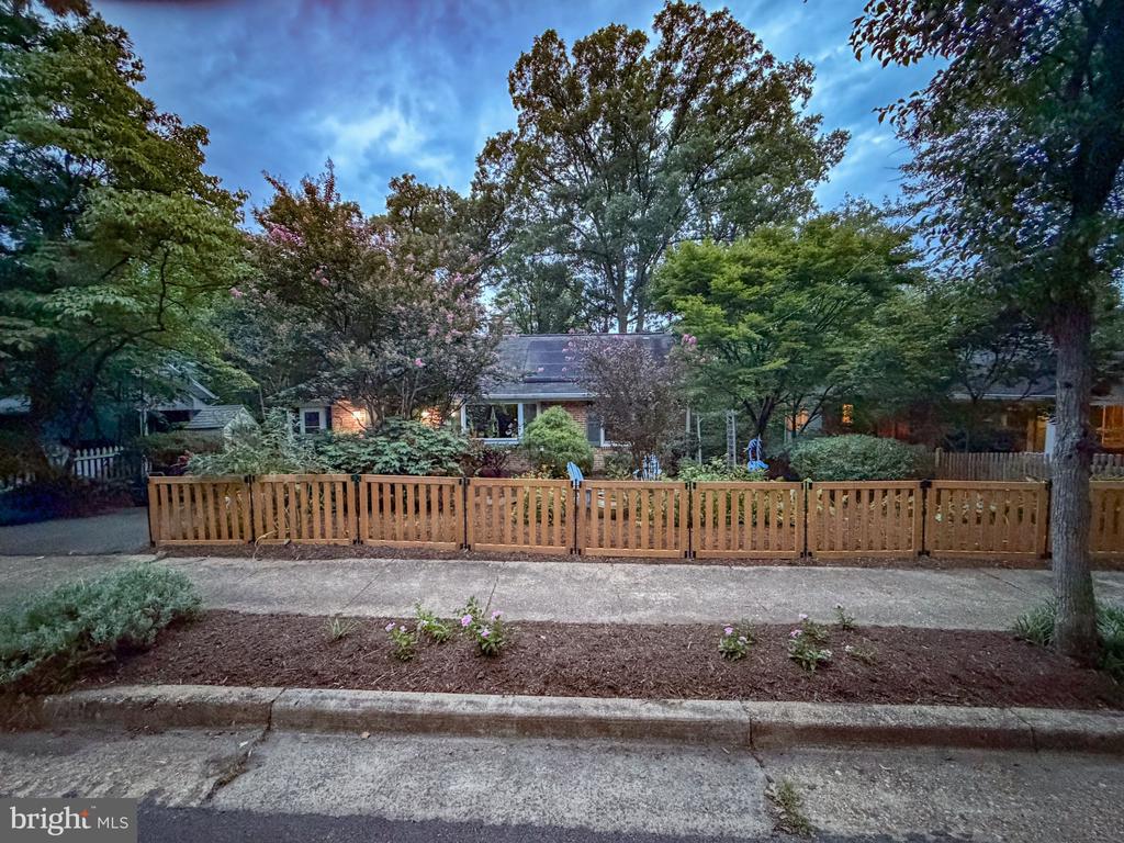 406 HANSON LANE