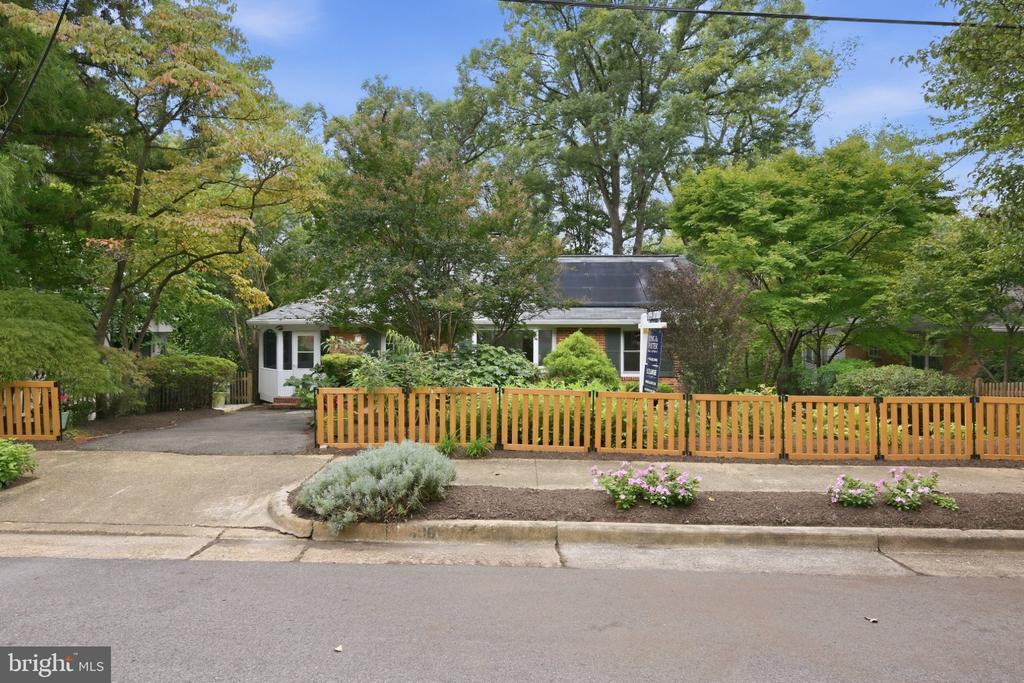 406 HANSON LANE