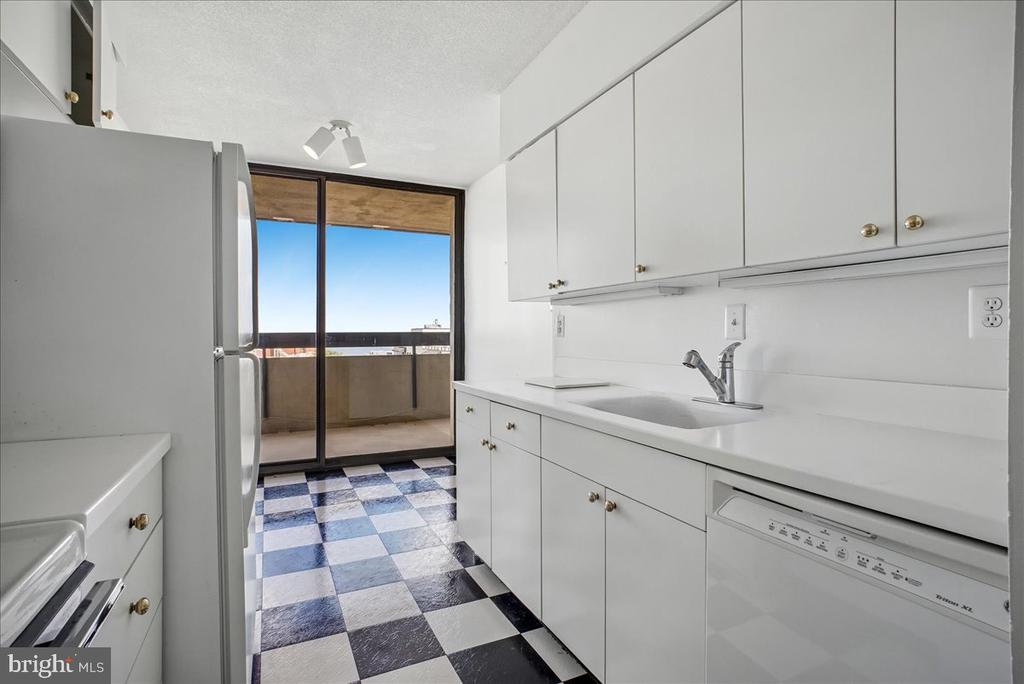 400 MADISON STREET Unit: 1804
