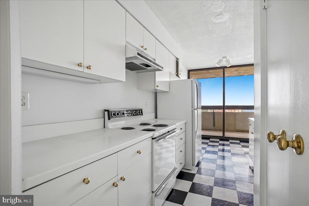 400 MADISON STREET Unit: 1804