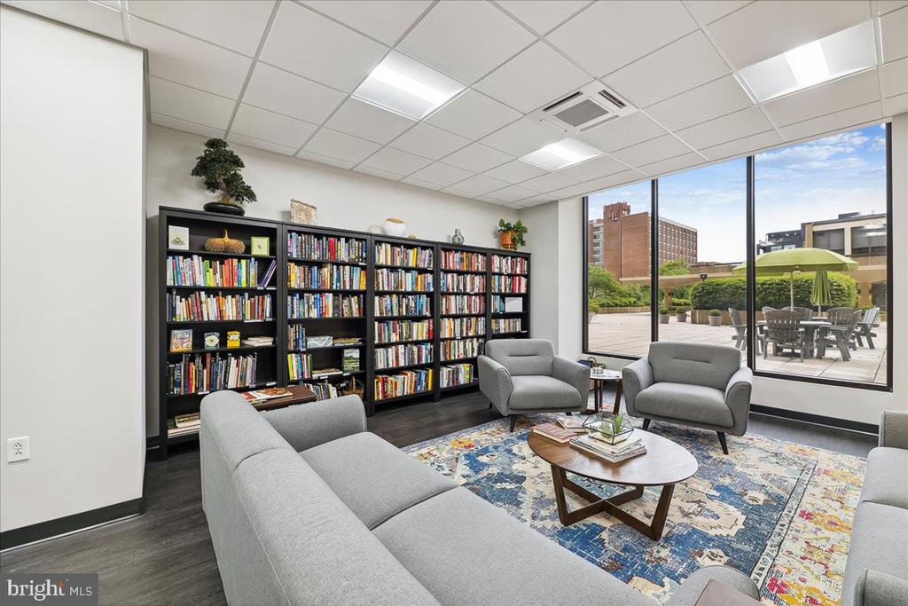 400 MADISON STREET Unit: 1804