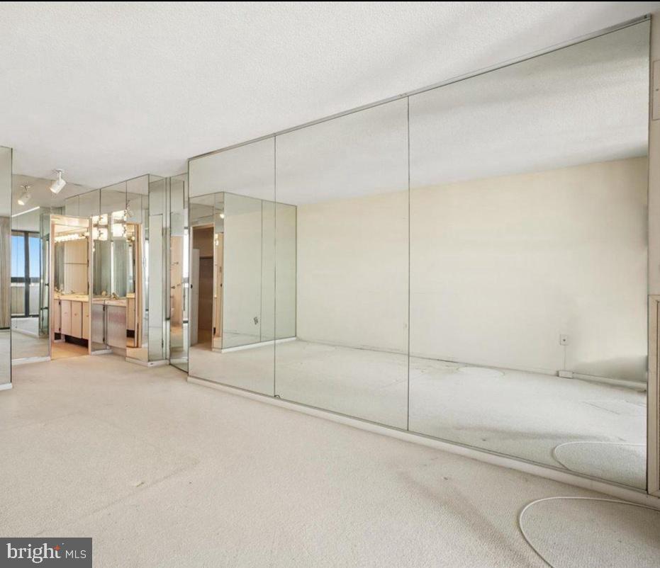 400 MADISON STREET Unit: 1804