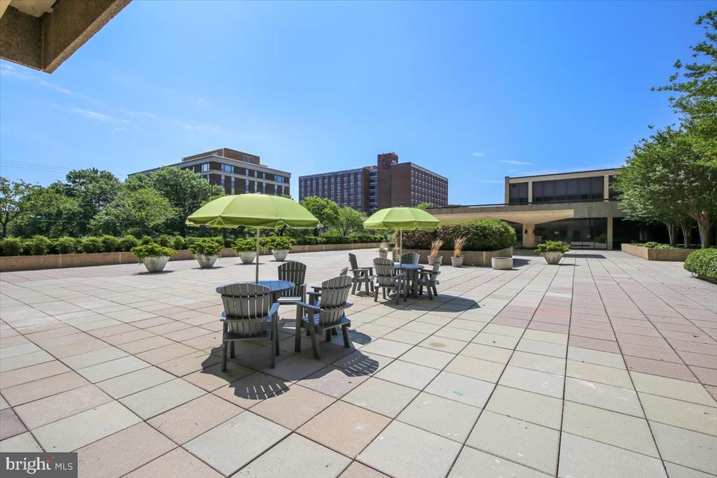 400 MADISON STREET Unit: 1804