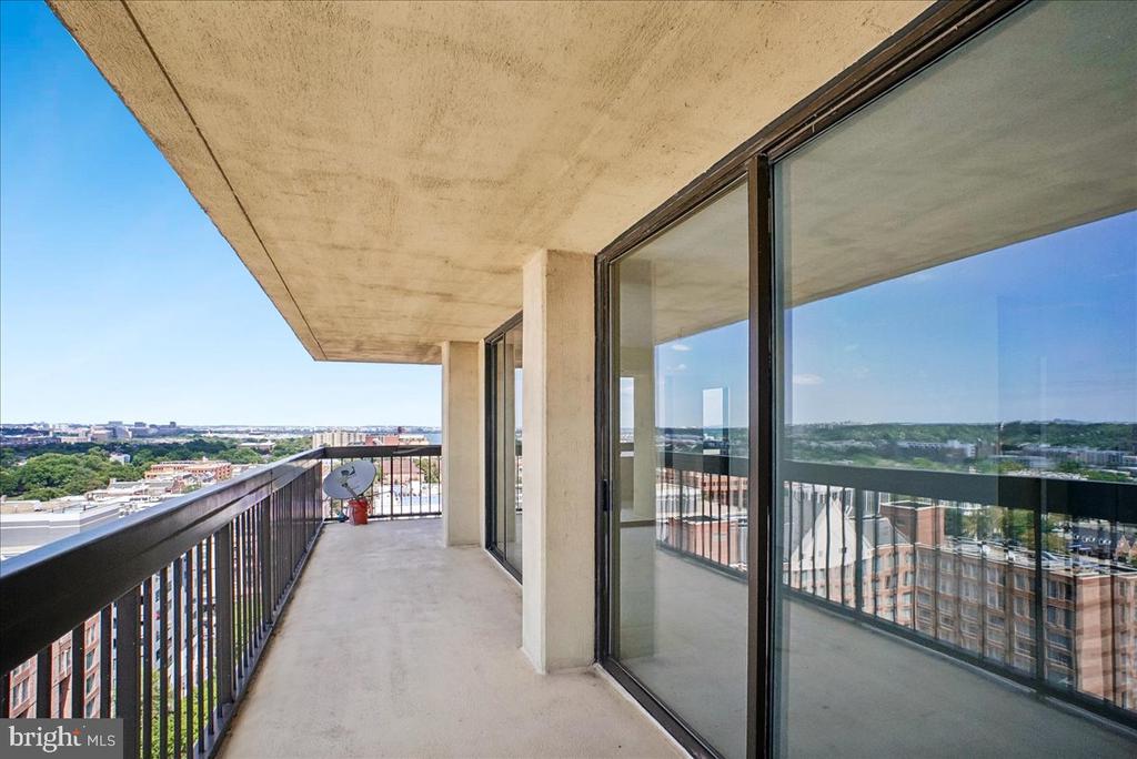 400 MADISON STREET Unit: 1804