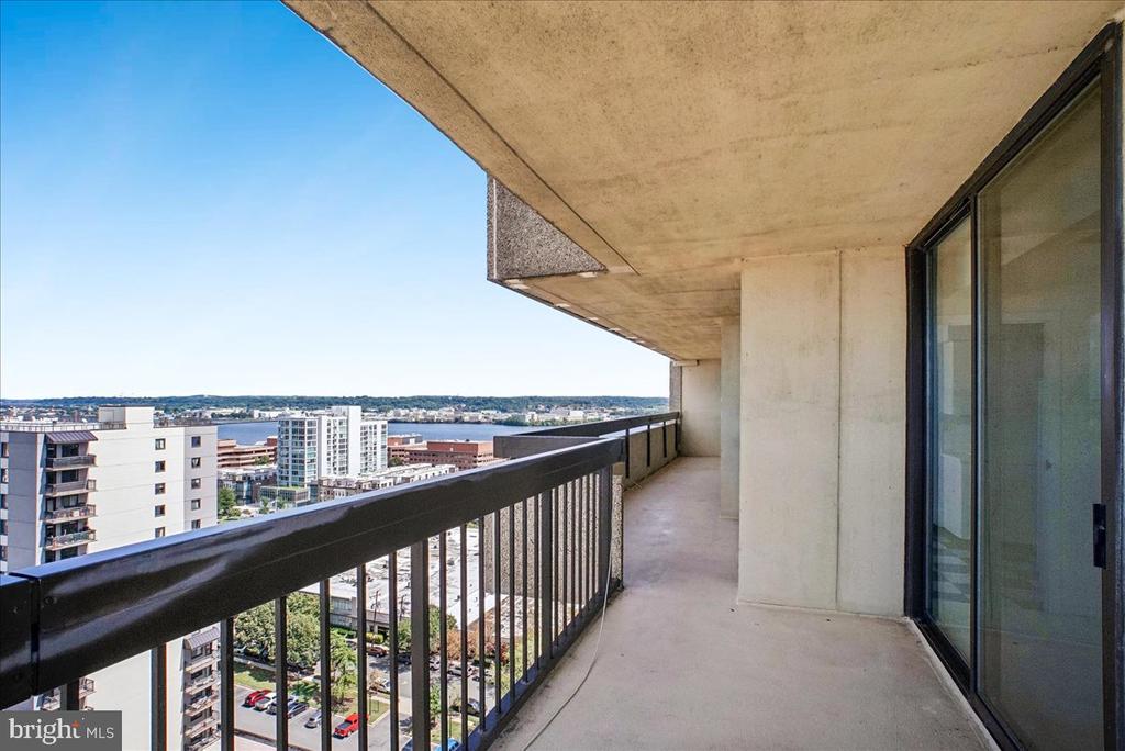 400 MADISON STREET Unit: 1804