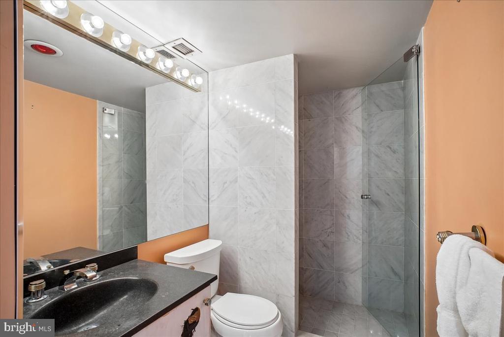 400 MADISON STREET Unit: 1804