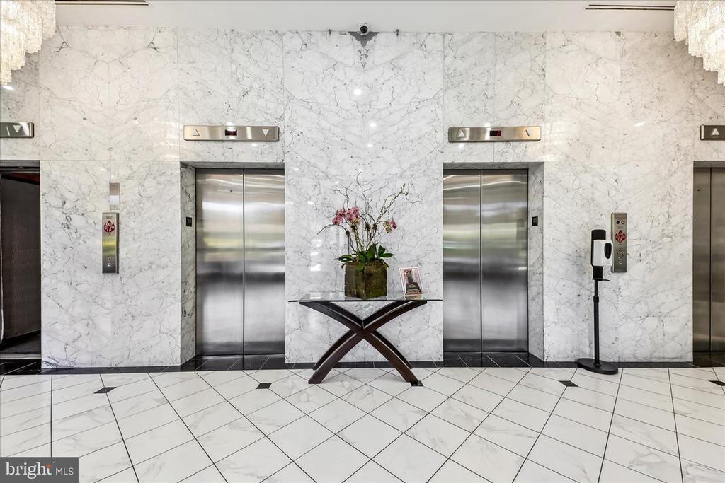 400 MADISON STREET Unit: 1804