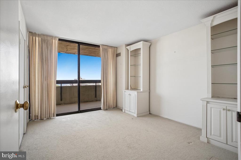 400 MADISON STREET Unit: 1804
