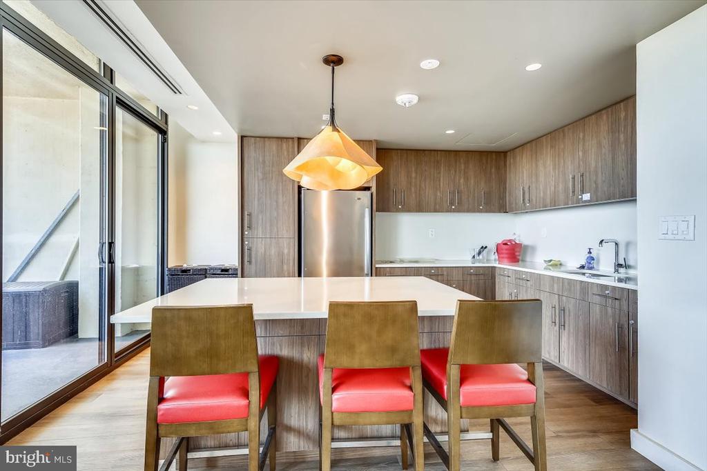 400 MADISON STREET Unit: 1804