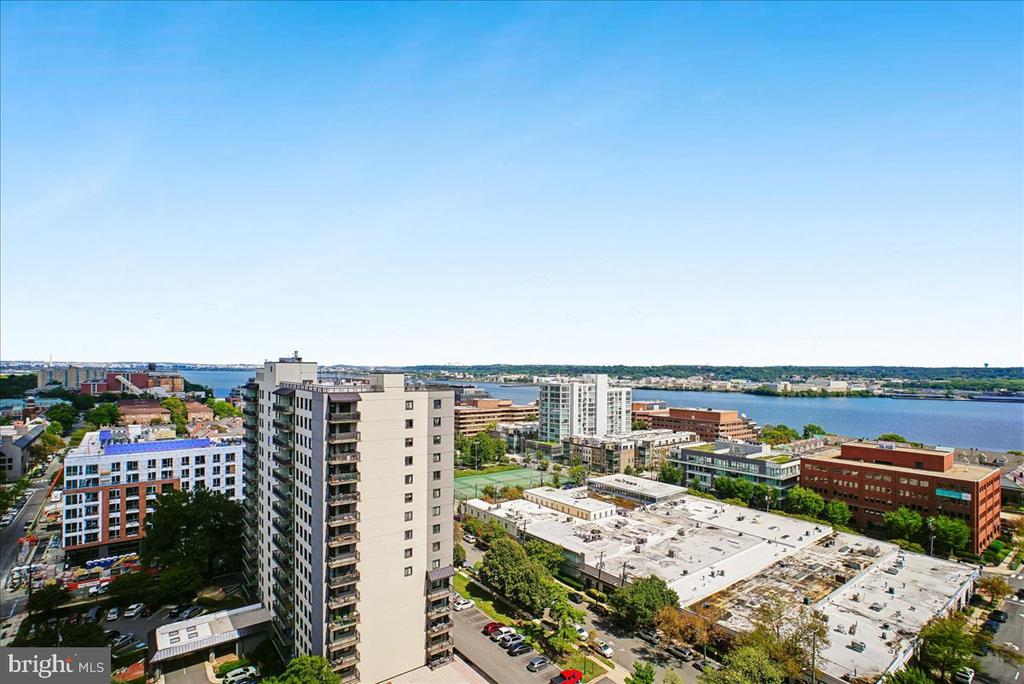 400 MADISON STREET Unit: 1804