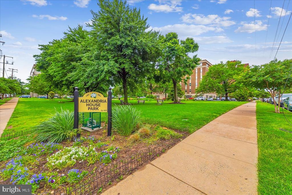 400 MADISON STREET Unit: 1804