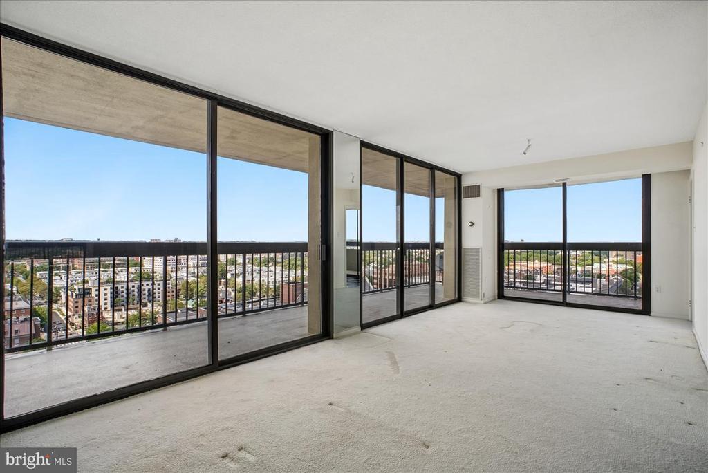 400 MADISON STREET Unit: 1804