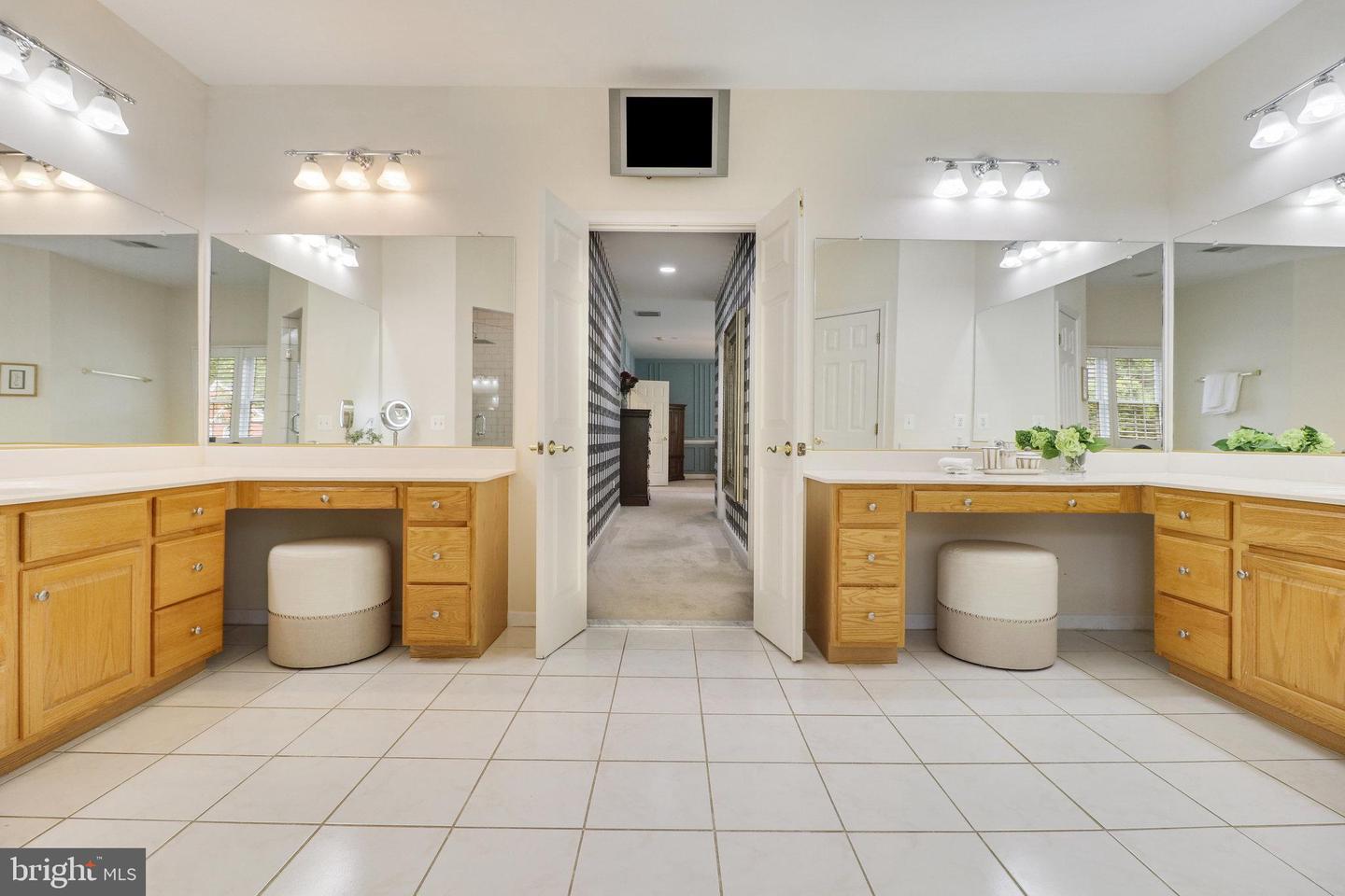 6810 Carawood Ct