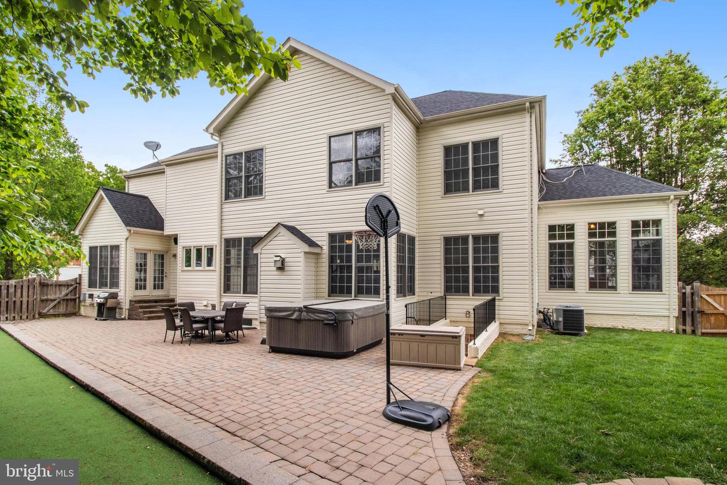 6810 Carawood Ct
