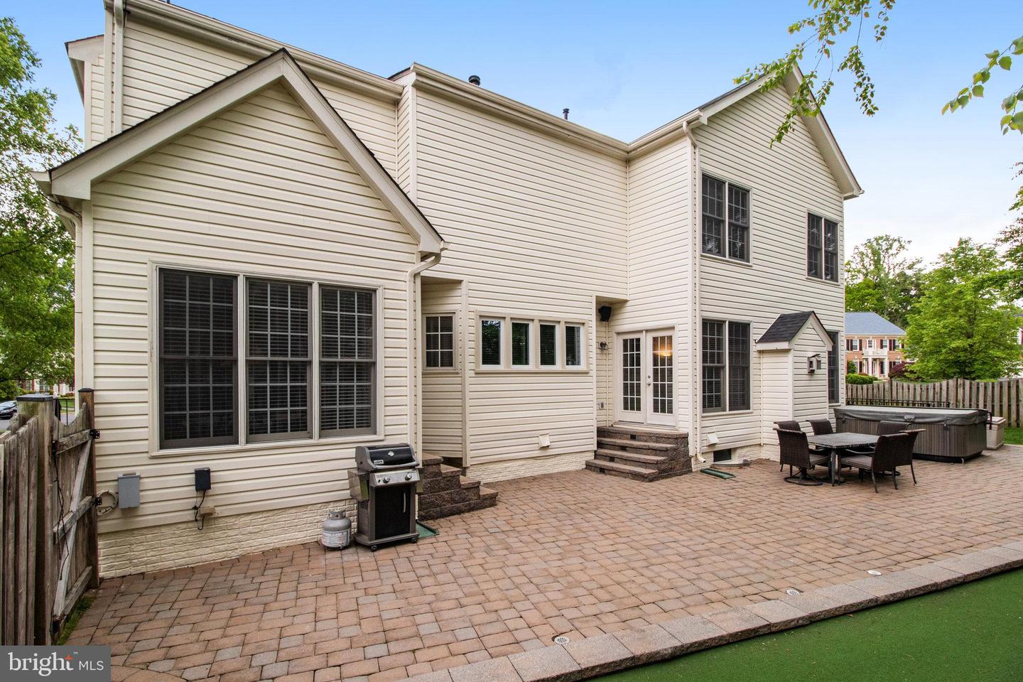 6810 Carawood Ct