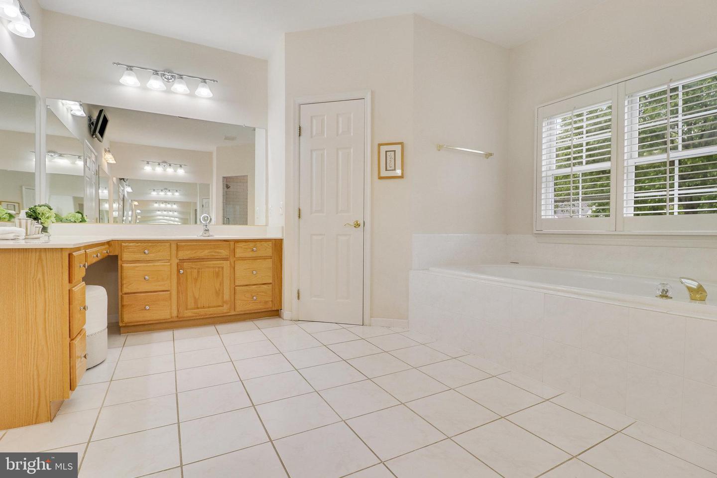 6810 Carawood Ct