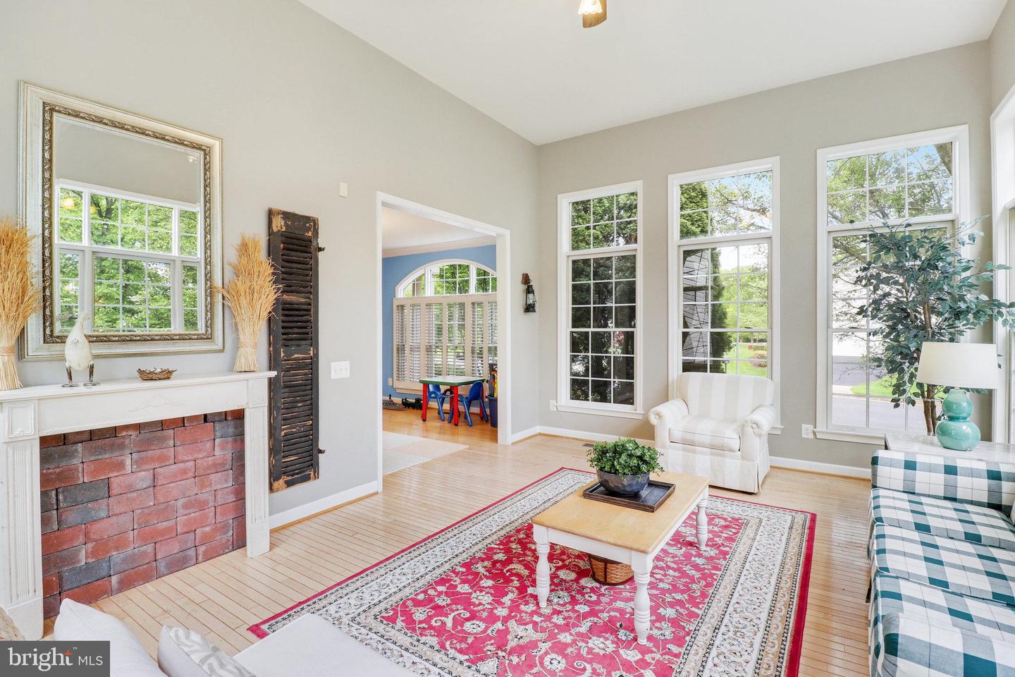 6810 Carawood Ct