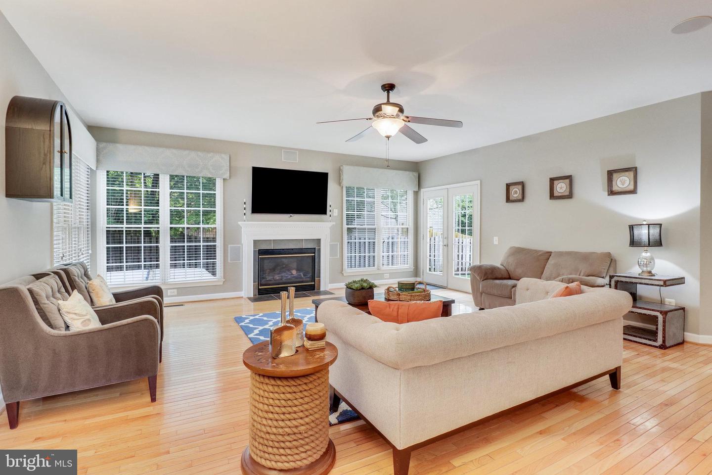 6810 Carawood Ct