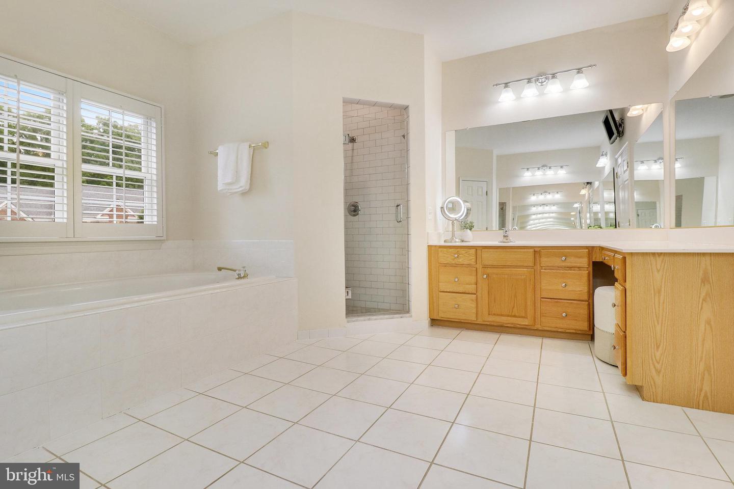 6810 Carawood Ct