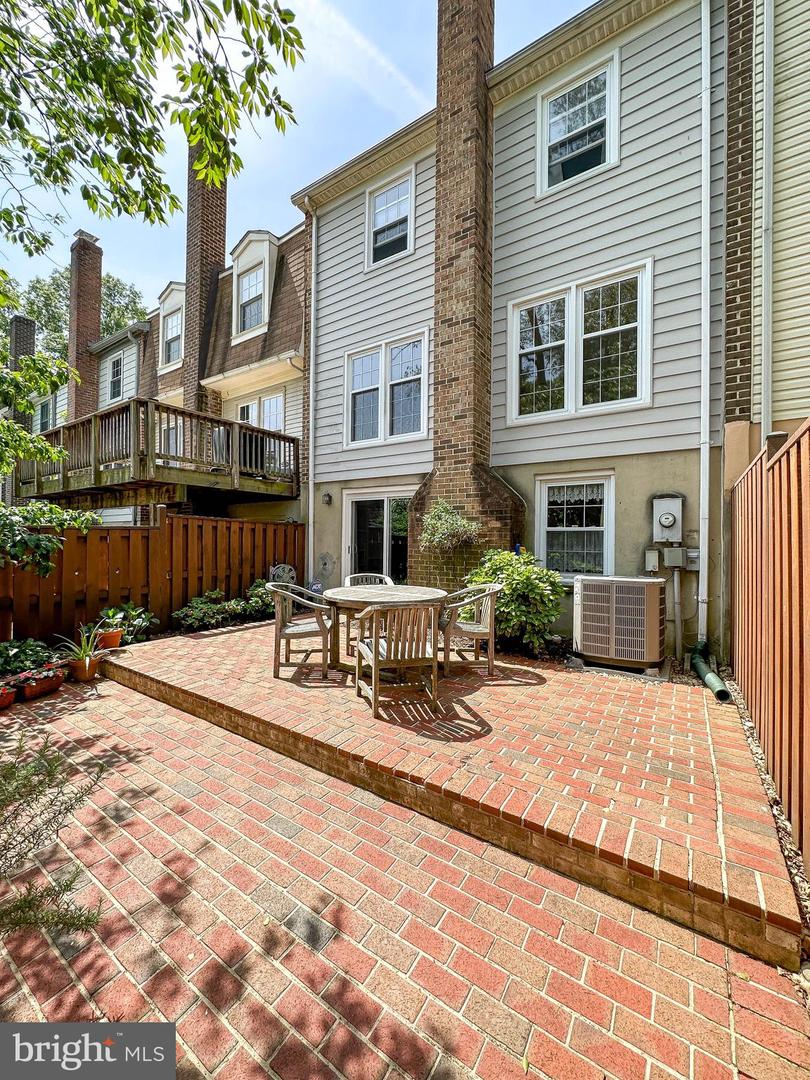 5942 Berkshire Ct
