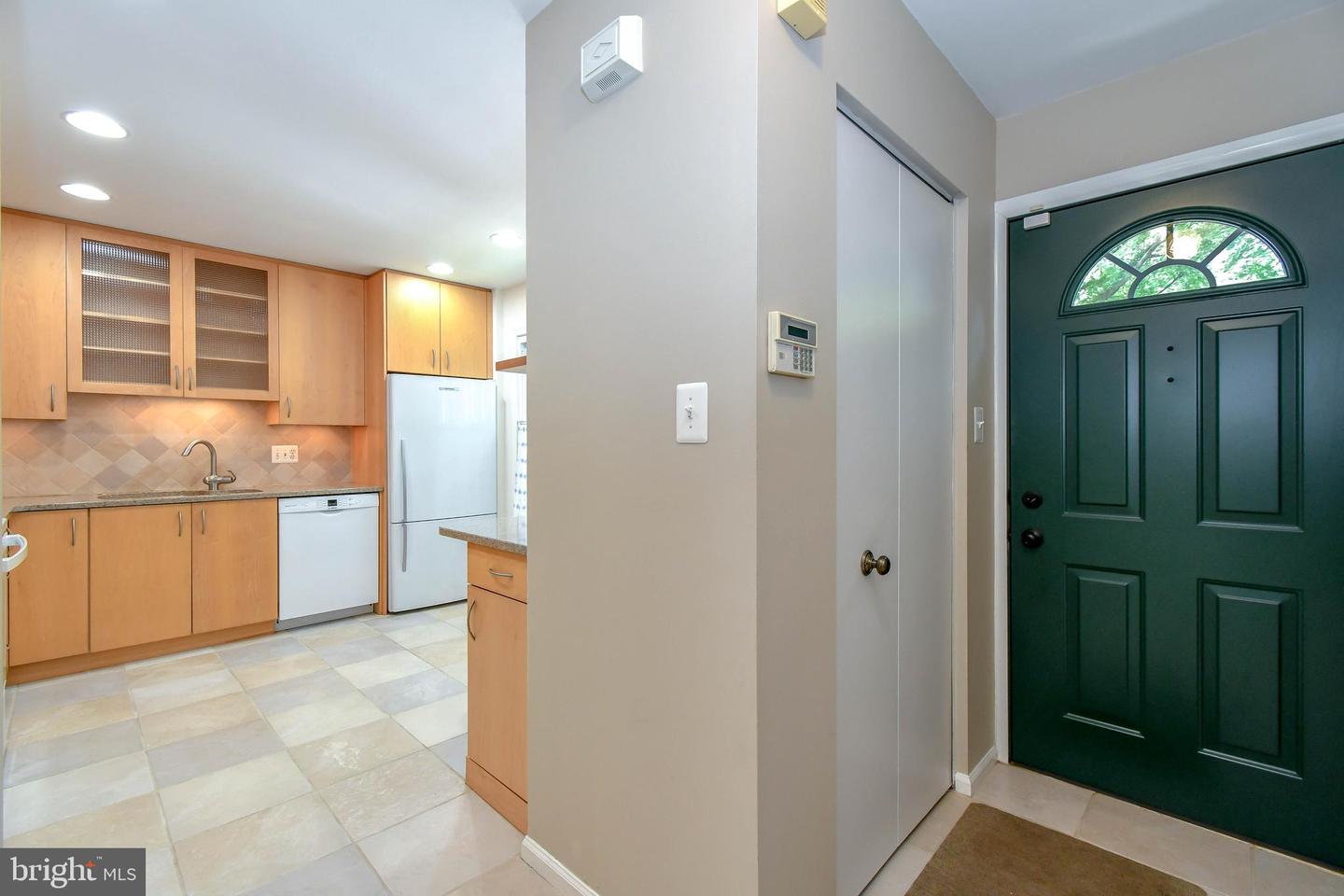 5942 Berkshire Ct