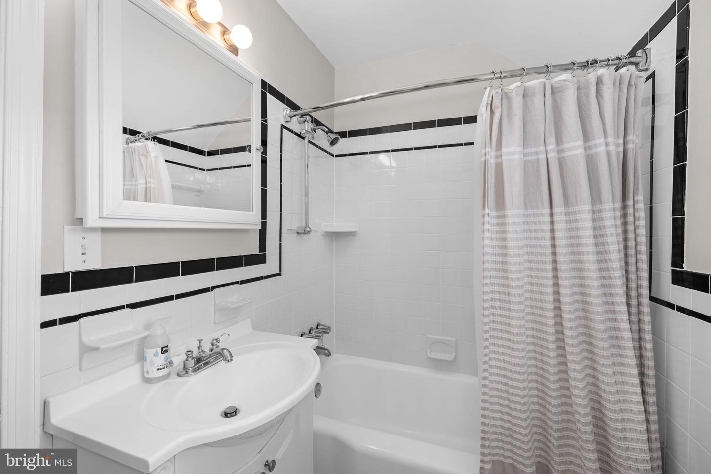 3123 Worthington Cir