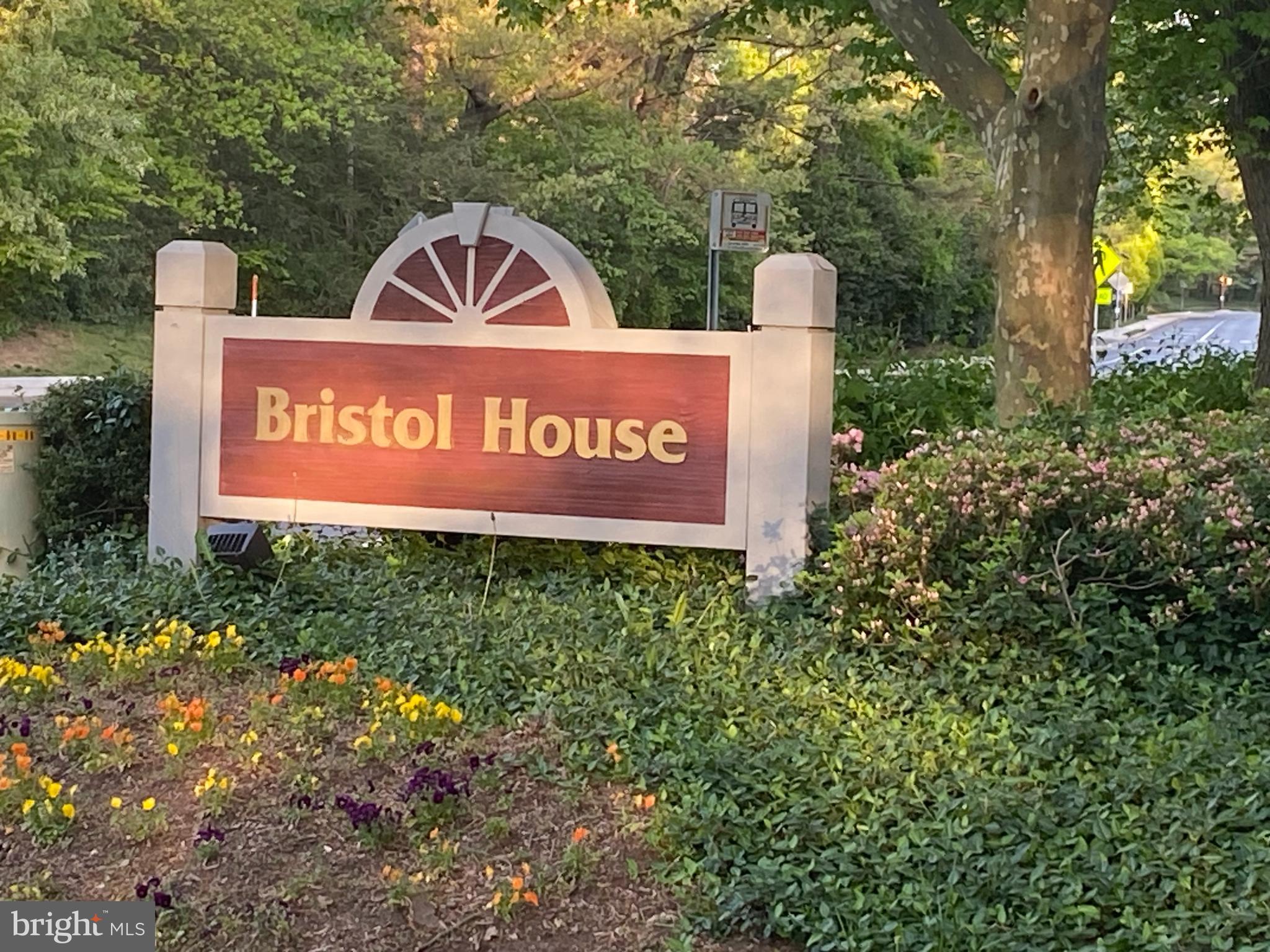 2221 Lovedale Ln #206b