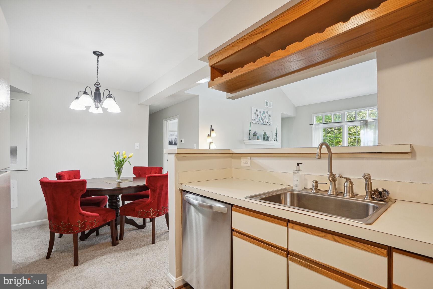 2221 Lovedale Ln #206b