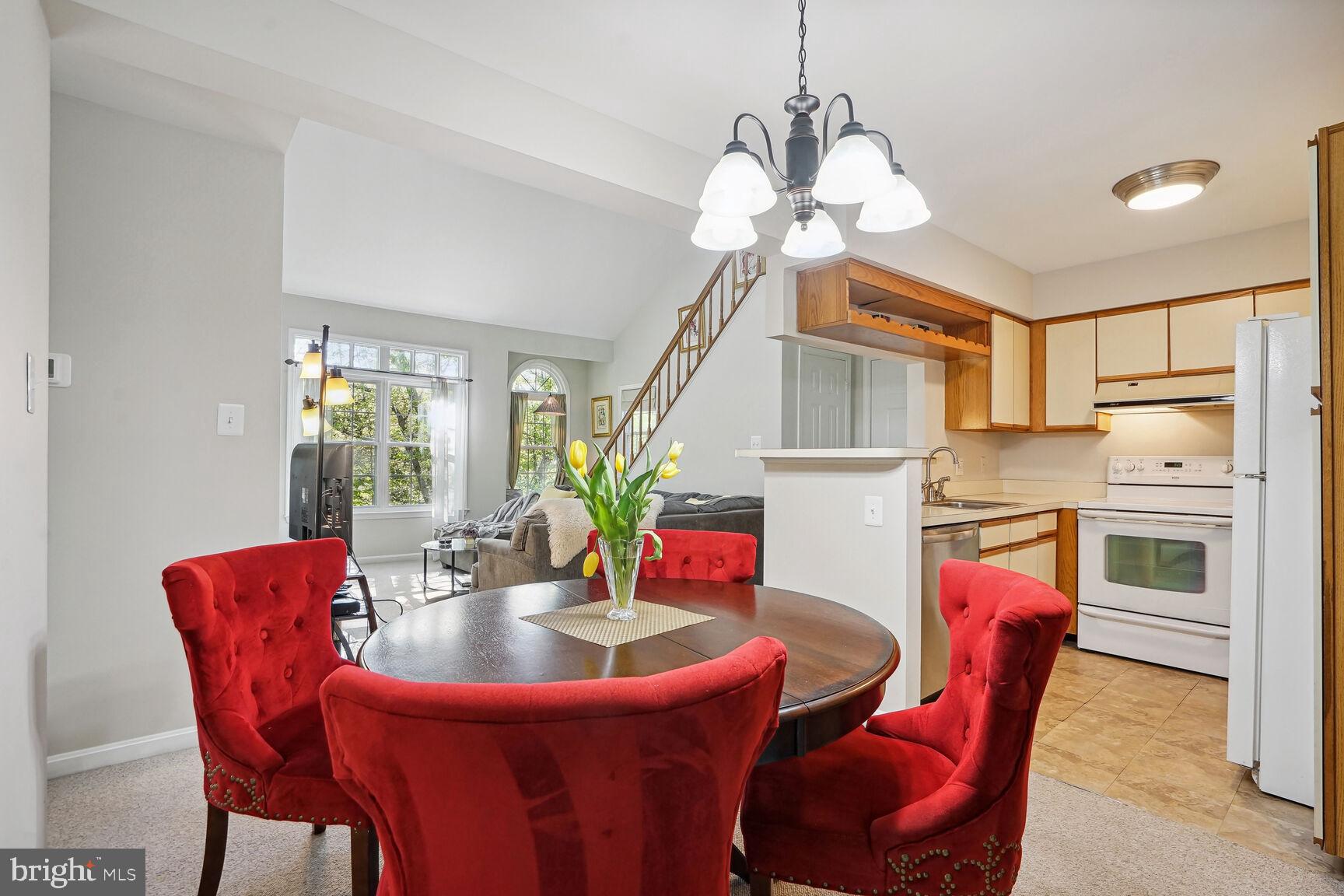 2221 Lovedale Ln #206b