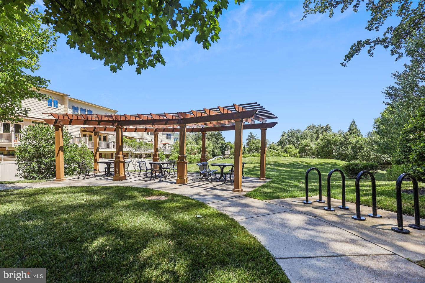 7228 Magpie Ln