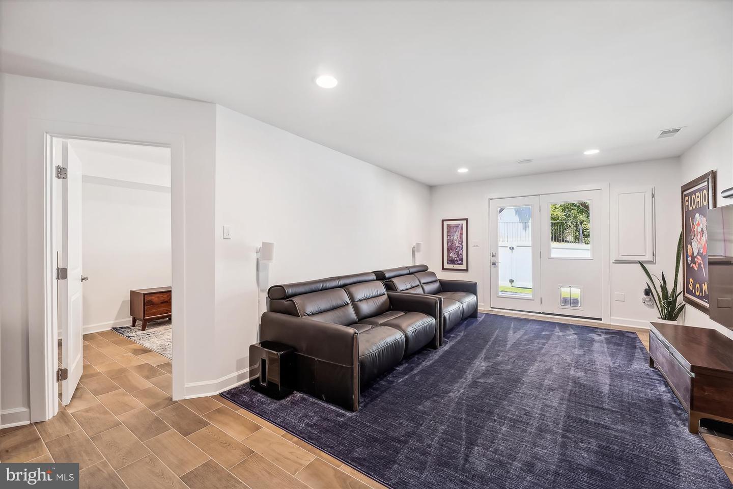 7228 Magpie Ln