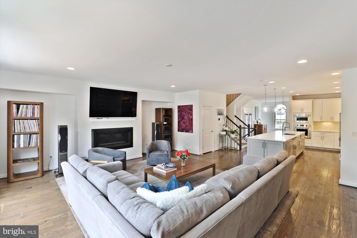 7228 Magpie Ln