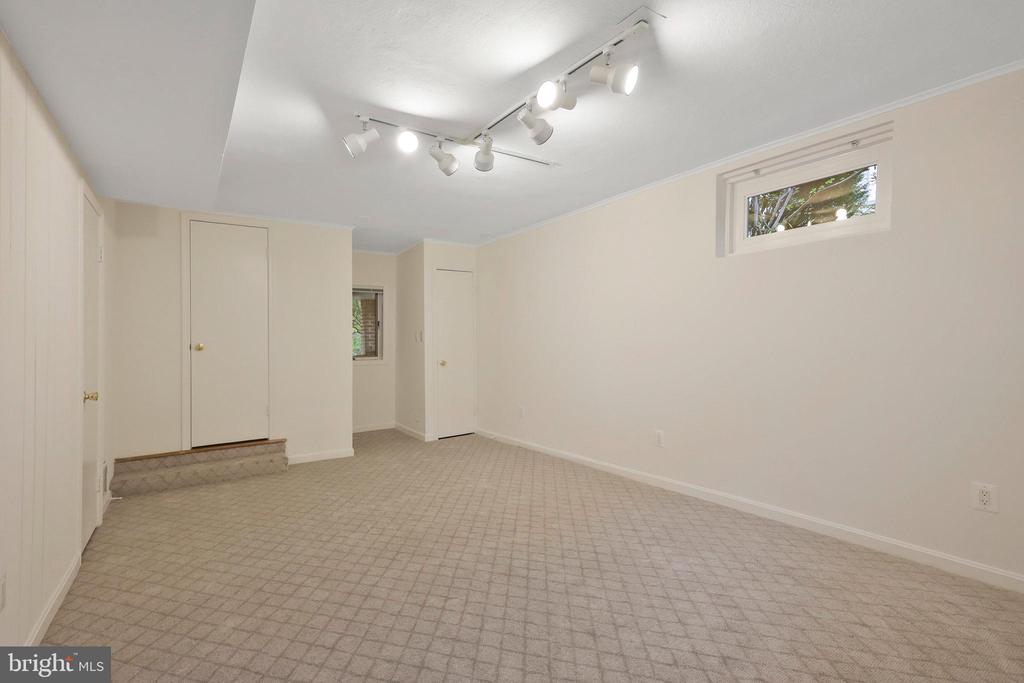 3105 Worthington Cir