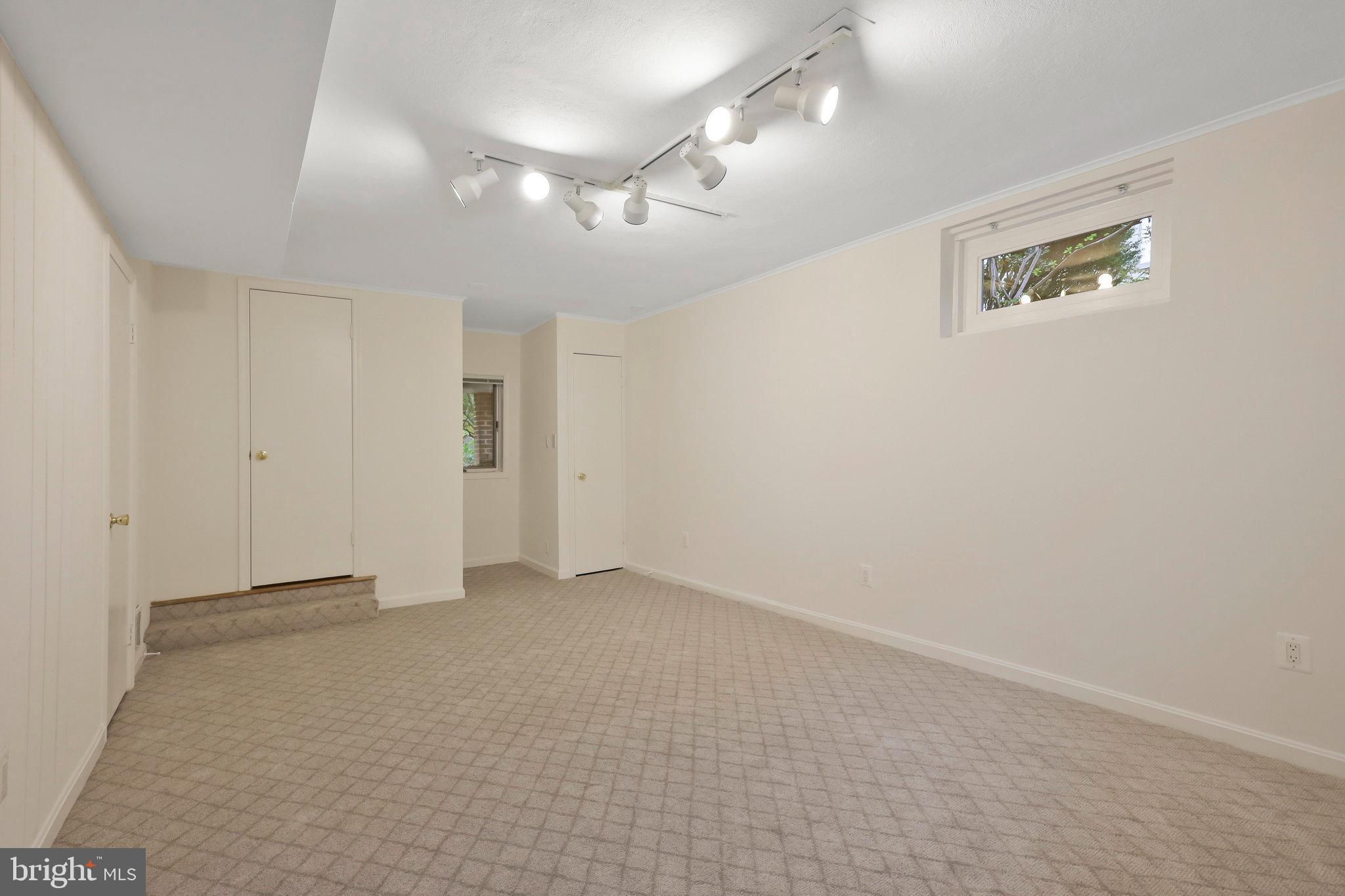 3105 Worthington Cir