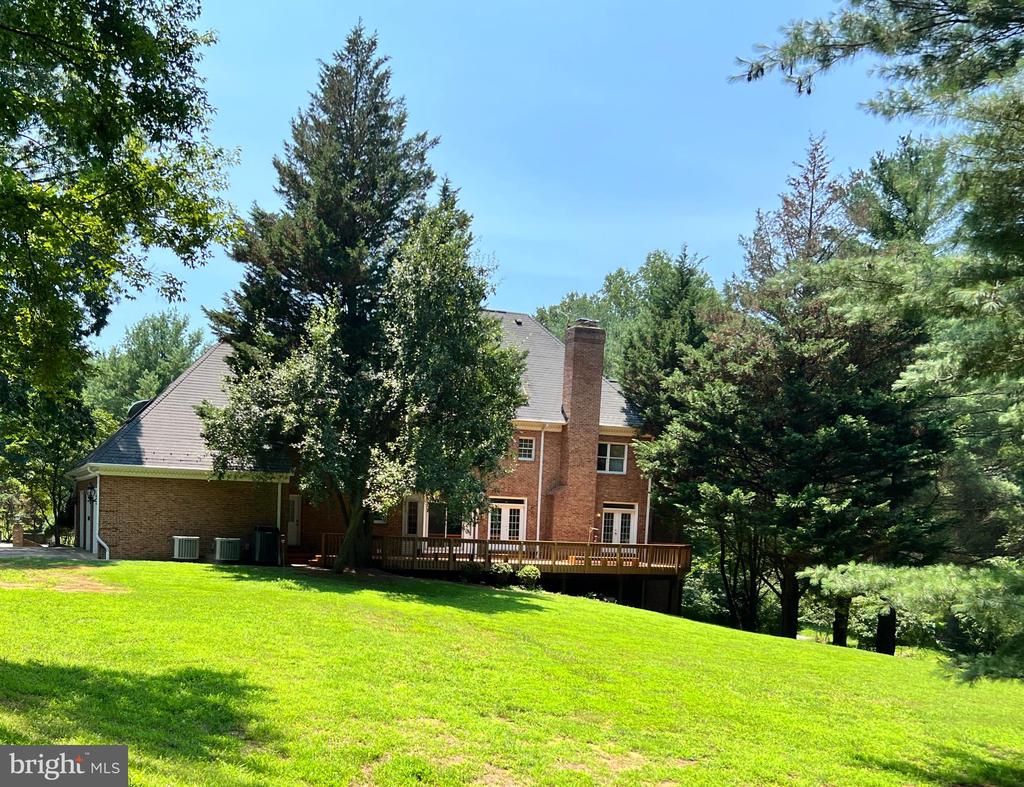 250 GOLDEN WOODS COURT