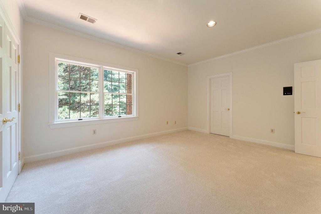 250 GOLDEN WOODS COURT